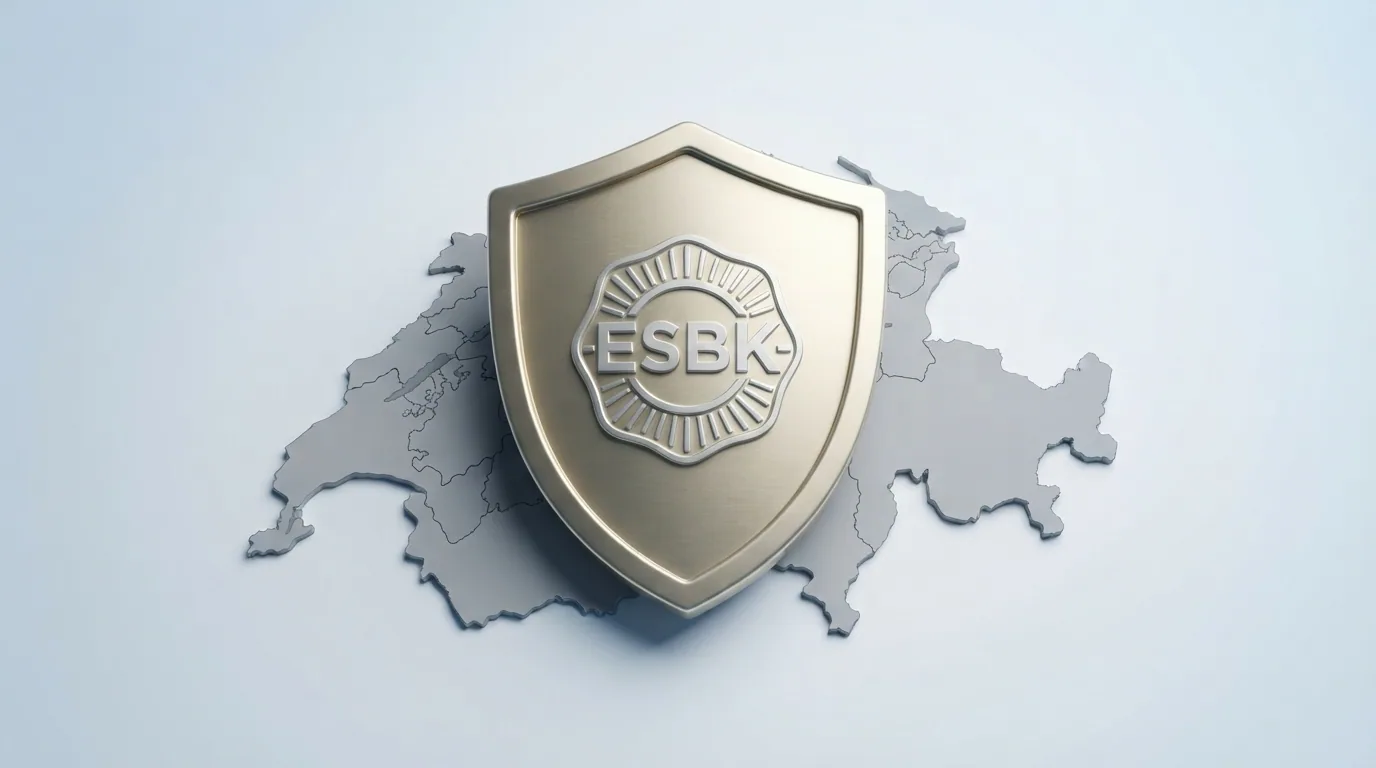Das offizielle ESBK-Logo vor einer stilisierten Schweizer Landkarte mit einem Schutzschirm-Symbol über den Kantonen